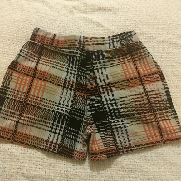 Plaid high waisted shorts - Picture 2 of 2